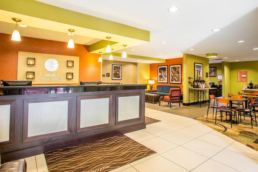 Comfort Inn & Suites Kansas City - Northeast Bagian luar foto