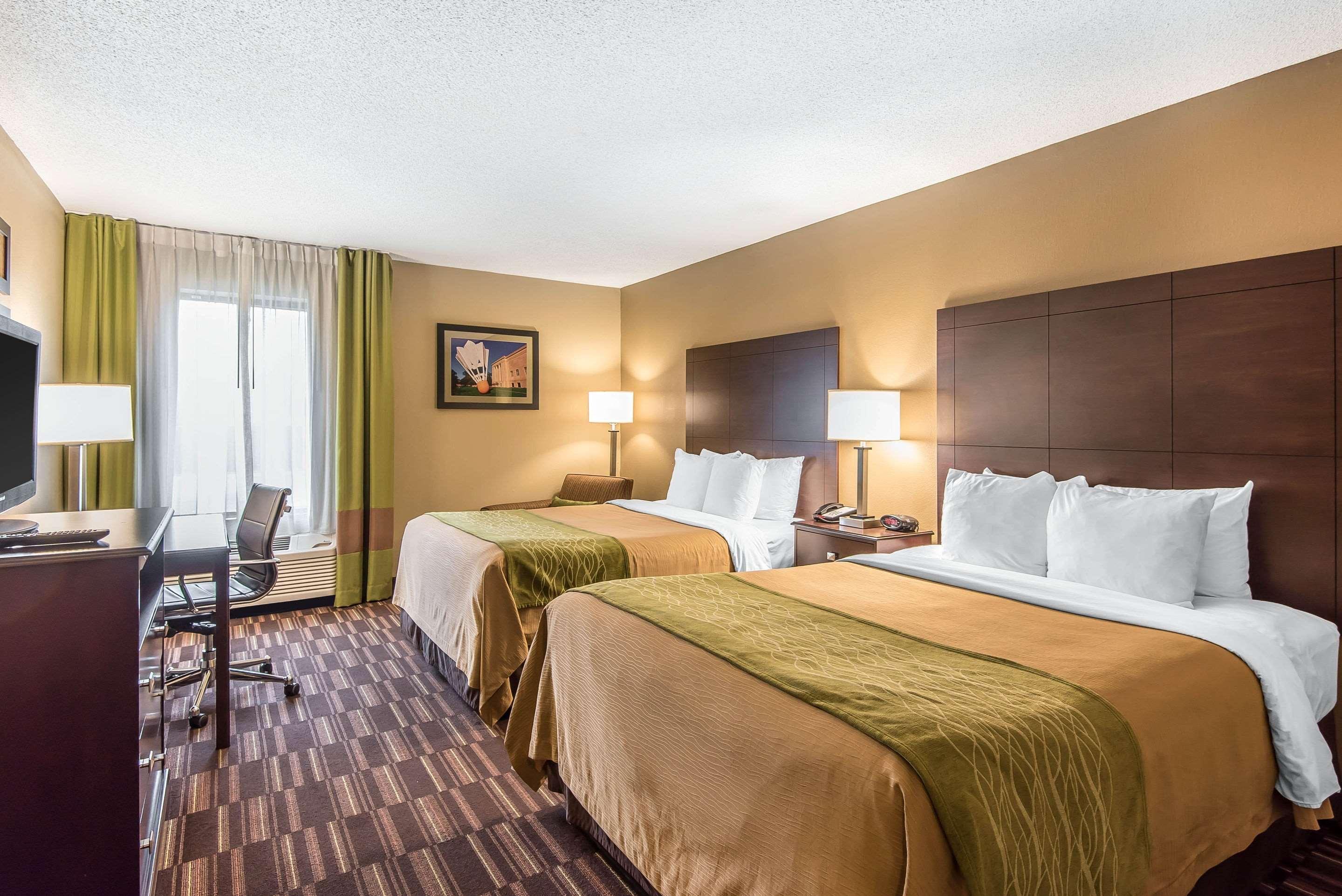 Comfort Inn & Suites Kansas City - Northeast Bagian luar foto