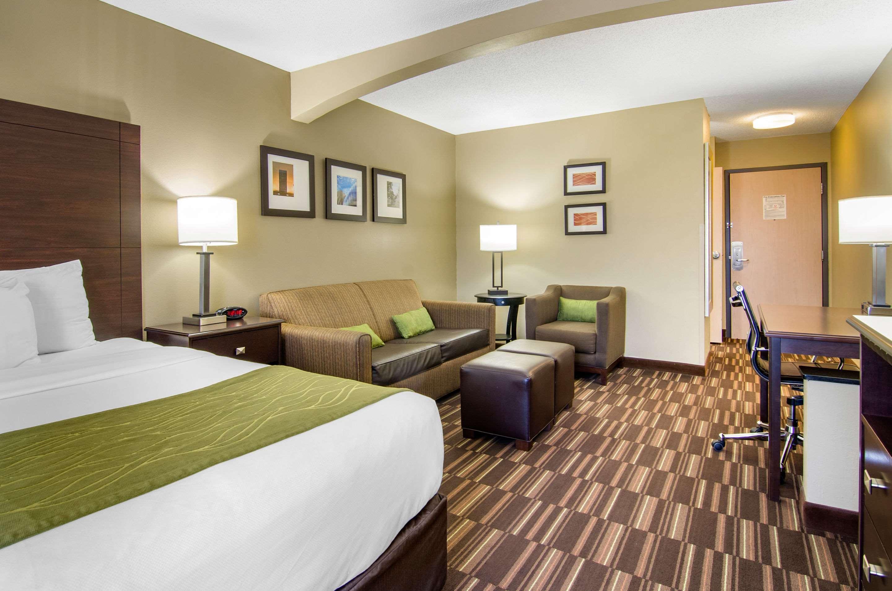 Comfort Inn & Suites Kansas City - Northeast Bagian luar foto