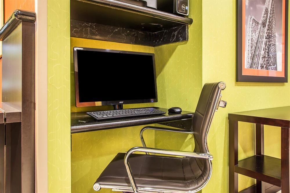 Comfort Inn & Suites Kansas City - Northeast Bagian luar foto