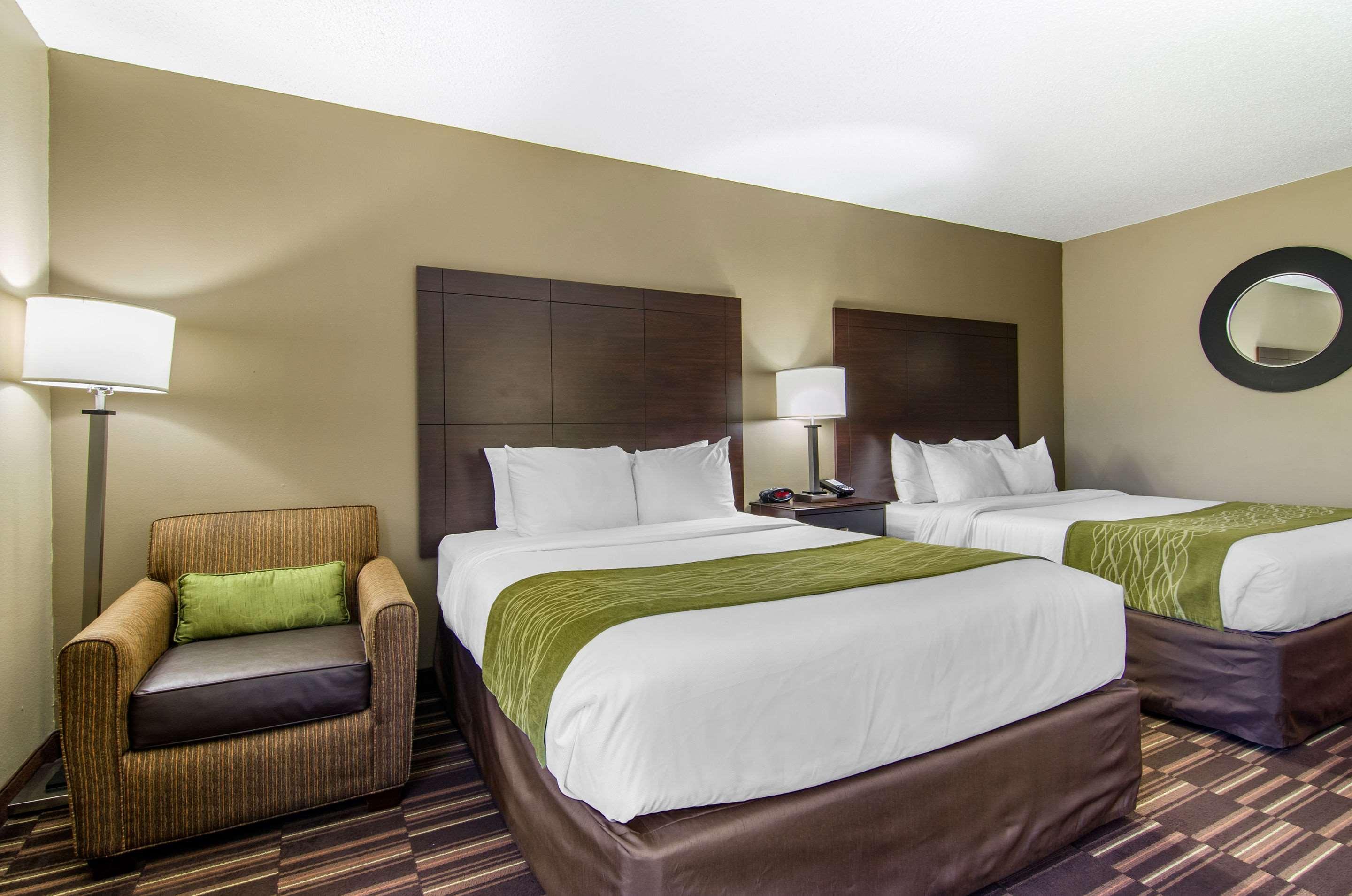 Comfort Inn & Suites Kansas City - Northeast Bagian luar foto