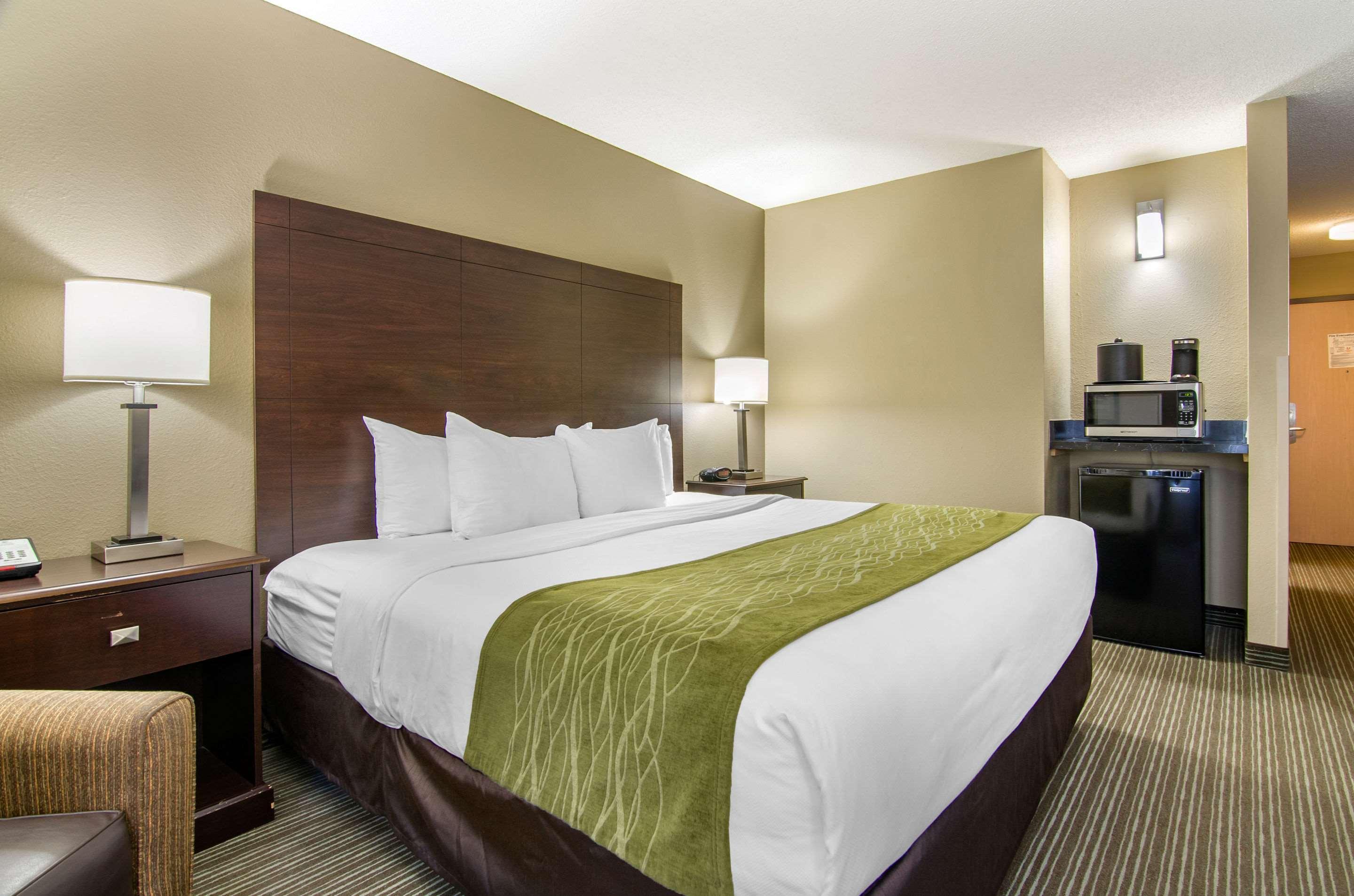 Comfort Inn & Suites Kansas City - Northeast Bagian luar foto