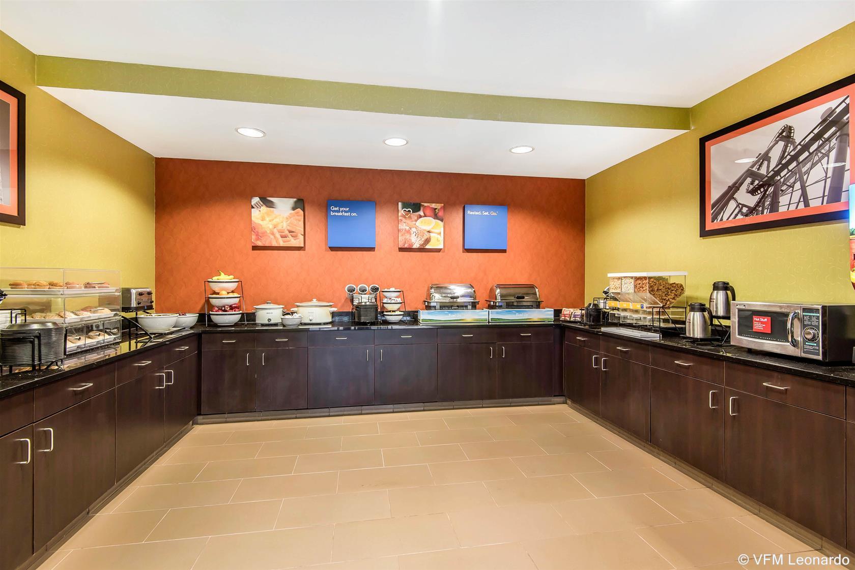 Comfort Inn & Suites Kansas City - Northeast Bagian luar foto