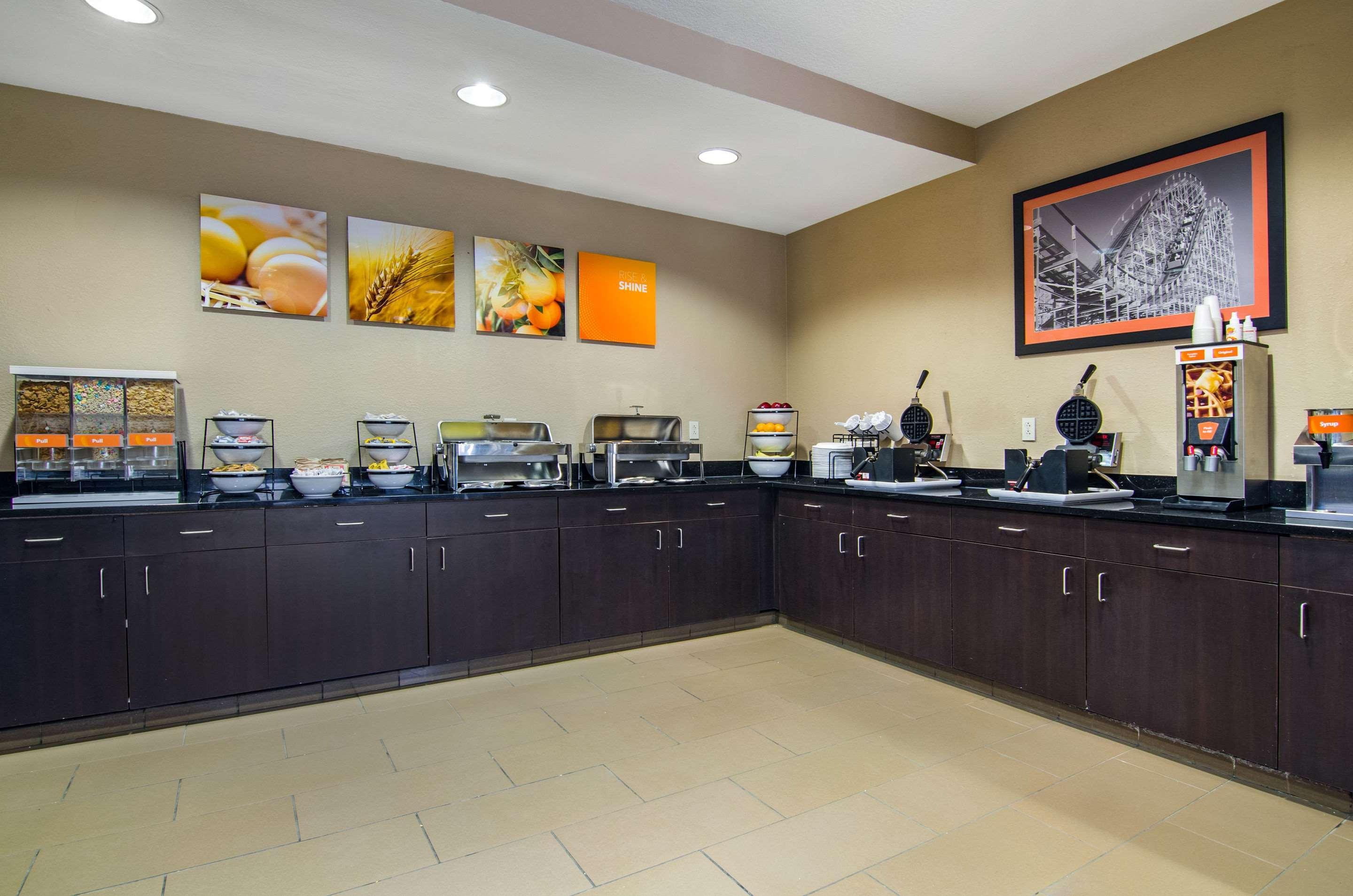 Comfort Inn & Suites Kansas City - Northeast Bagian luar foto