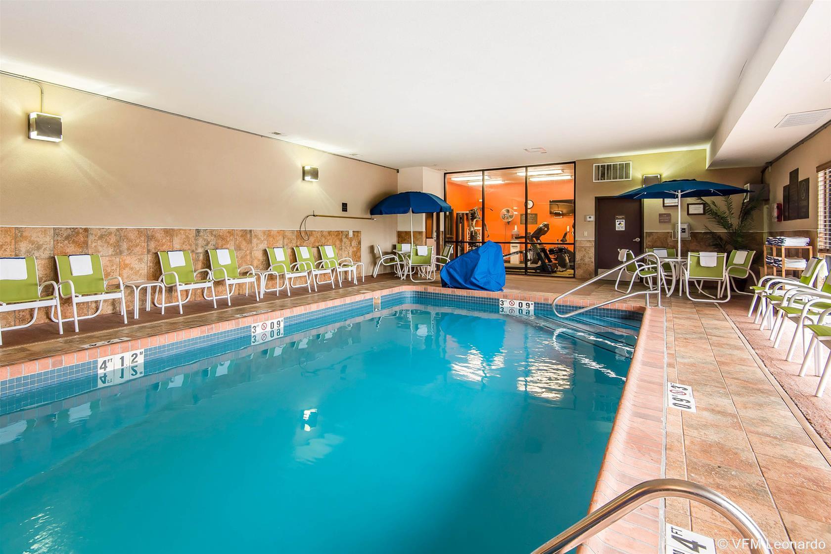 Comfort Inn & Suites Kansas City - Northeast Bagian luar foto