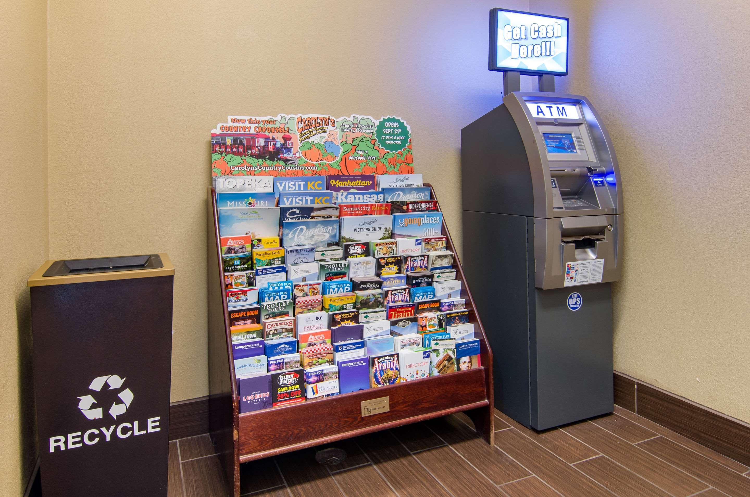 Comfort Inn & Suites Kansas City - Northeast Bagian luar foto