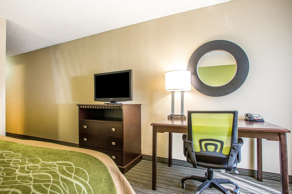 Comfort Inn & Suites Kansas City - Northeast Bagian luar foto